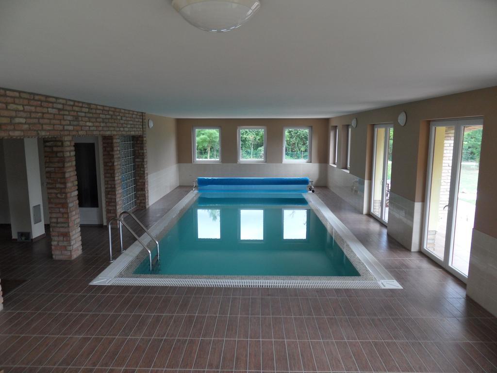 Villa Vinea Etyek Quarto foto