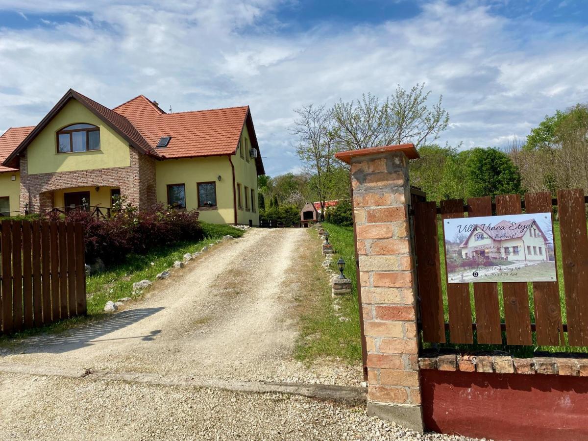 Villa Vinea Etyek Exterior foto